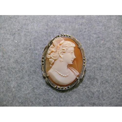 13 - VINTAGE CAMEO BROOCH WITH 930 SILVER SURROUND