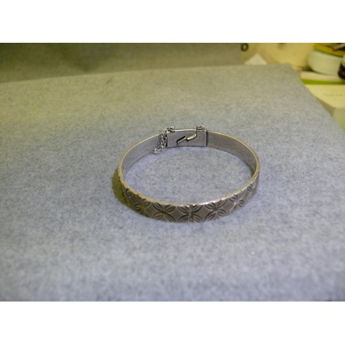 10 - STERLING SILVER BANGLE WITH HALLMARKS FOR  MONOMIL LTD BIRMINGHAM 1977