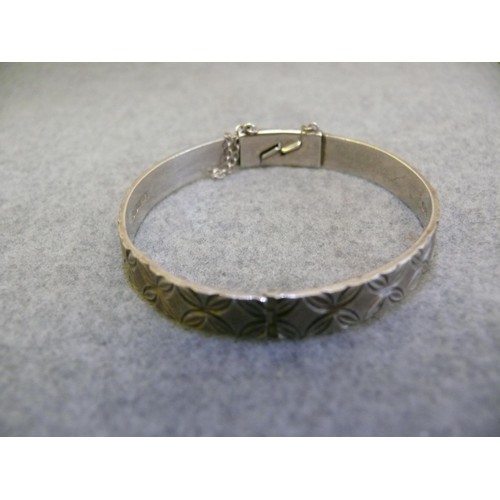 10 - STERLING SILVER BANGLE WITH HALLMARKS FOR  MONOMIL LTD BIRMINGHAM 1977