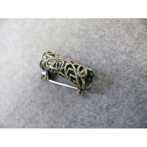 35 - LOVELY FILIGREE CORSAGE HOLDER PENDANT/BROOCH PROBABLY UNMARKED SILVER