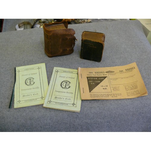 44 - COLLECTION OF ANTIQUE ITEMS TO INCLUDE MOTOR FUEL RATION BOOK, CHURCH OF IRELAND MEMBERS CARDS FROM ... 