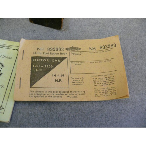 44 - COLLECTION OF ANTIQUE ITEMS TO INCLUDE MOTOR FUEL RATION BOOK, CHURCH OF IRELAND MEMBERS CARDS FROM ... 