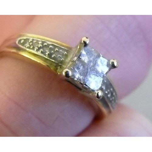 32A - 18K  GOLD DIAMOND 0.5ct ILLUSION SET RING, SET WITH 4 SQUARE CUT DIAMONDS TOTALLING  0.5CT AND SET W... 