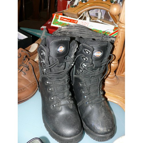 401 - PAIR OF DICKIES STEEL TOE CAP WORK BOOTS SIZE 44