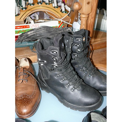 401 - PAIR OF DICKIES STEEL TOE CAP WORK BOOTS SIZE 44