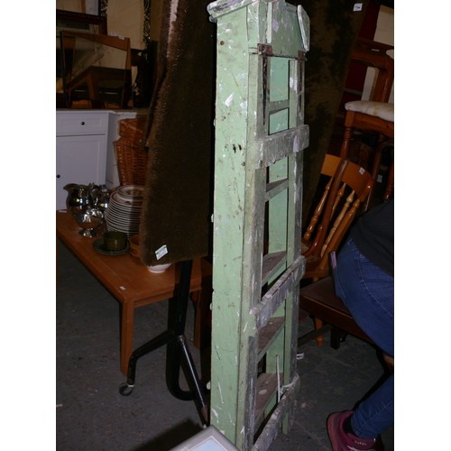 411 - GREEN DECORATORS WOODEN STEP LADDER