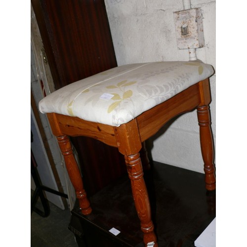 421 - SMALL PINE LEGGED STOOL WITH PADDED LEAF DESIGN SEAT