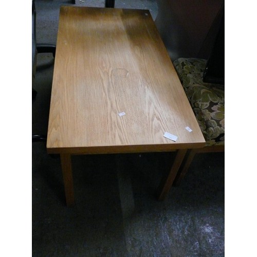 429 - SMALL LIGHT WOOD COFFEE TABLE