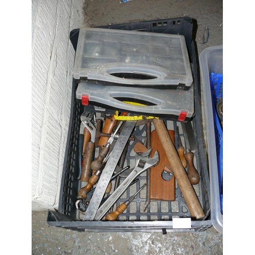 416 - LARGE CRATE OF VINTAGE TOOLS