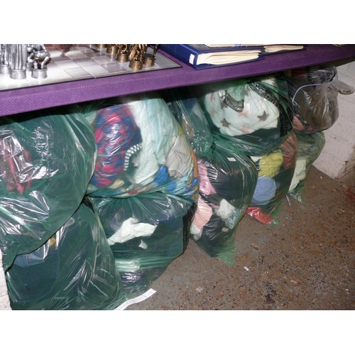 420 - 12 BAGS OF GOOD QUALITY CLEAN CLOTHES