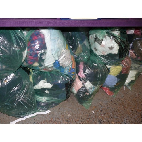 420 - 12 BAGS OF GOOD QUALITY CLEAN CLOTHES