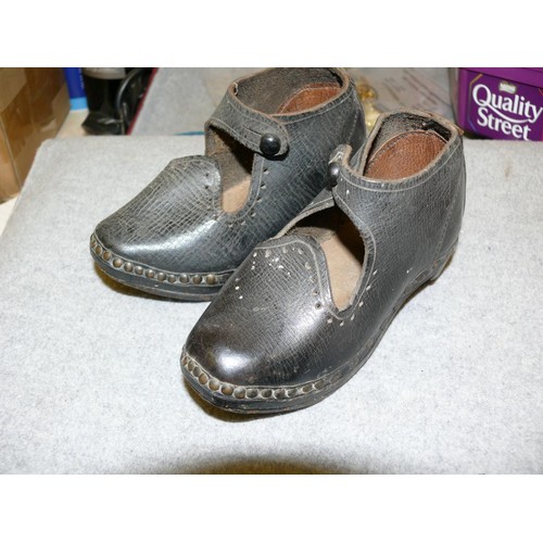 7 - PAIR OF CHILDS LANCASHIRE LEATHER WORK CLOGS, Circa 1800c