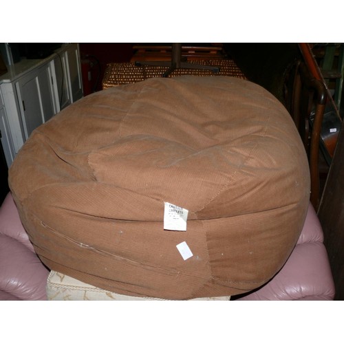 425 - LARGE TAN COLOURD BEANBAG