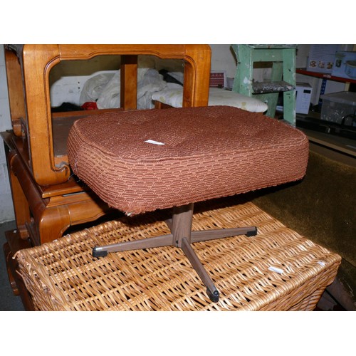 430 - VINTAGE RECTANGULAR BURGANDY STOOL