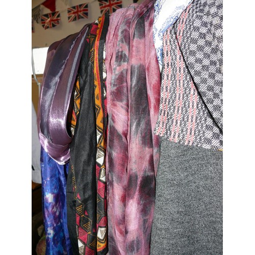 436 - LARGE COLLECTION OF NICE SCARVES