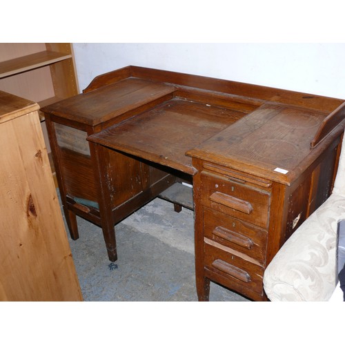 445 - BANKERS DESK  IN OAK, DOUBLE PEDESTAL