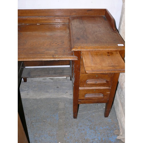 445 - BANKERS DESK  IN OAK, DOUBLE PEDESTAL