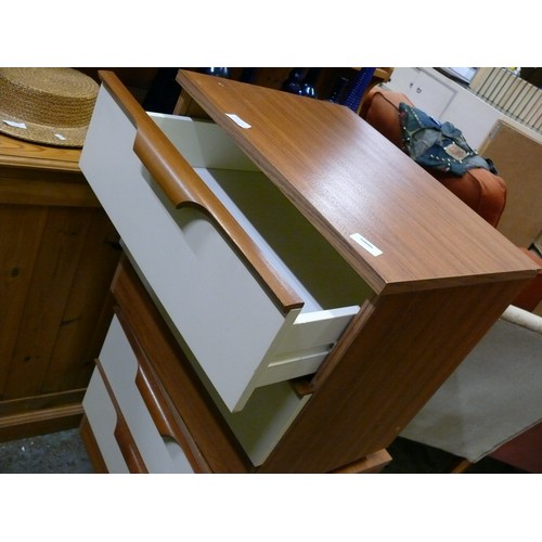 470 - PAIR OF 2 DRAWER BEDSIDES, CREAM FRONT AND WOOD EFFECT TOPS AN HANDLES 'RETRO'