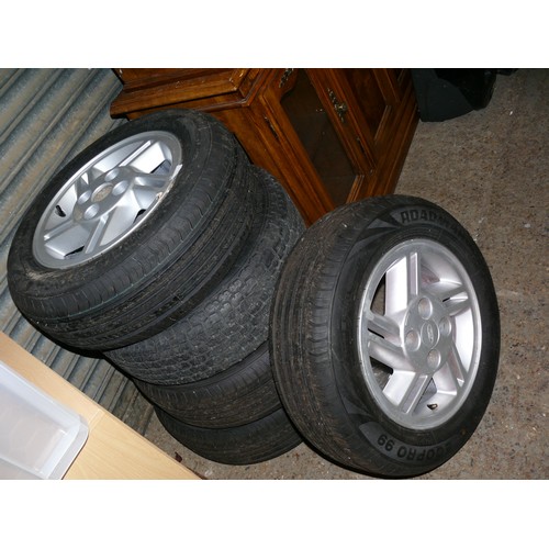 415 - 5 WHEELS FROM XR3I 1976 WITH BRAND NEW TYRES