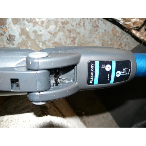 499 - SHARK BATTERY VACUUM CLEANER (NO CHARGER)