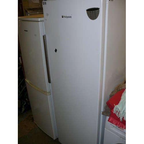 481 - HOTPOINT TALL FRIDGE IN WHITE WORKING