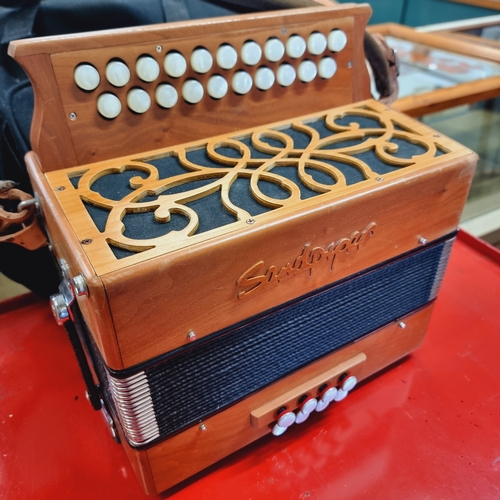 488A - SANPIPER ACCORDIAN WITH OAKWOOD STRAP AND BLACK CARRY BAG - WORKING