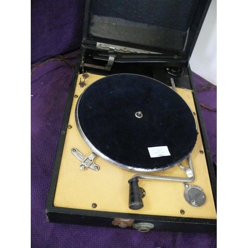 109 - EARLY DECCA WINDUP GRAMOPHONE WITH ELECTRIC PICK UP