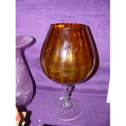 122 - LARGE AMBER GLASS BOWL AND A LARGE LILAC ART GLASS VASE