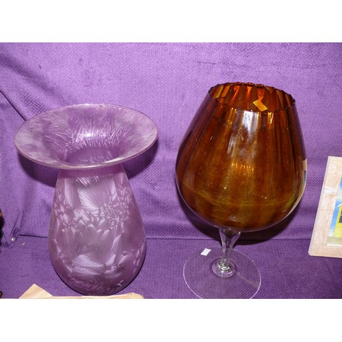 122 - LARGE AMBER GLASS BOWL AND A LARGE LILAC ART GLASS VASE