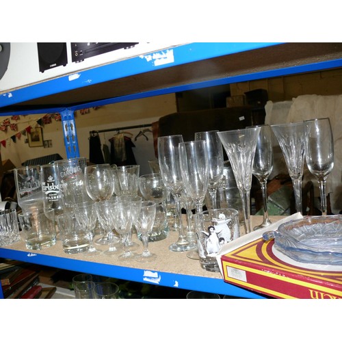 182 - 2 SHELVES OF VARIOUS GLASSWARE