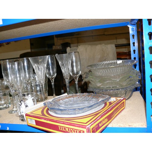 182 - 2 SHELVES OF VARIOUS GLASSWARE