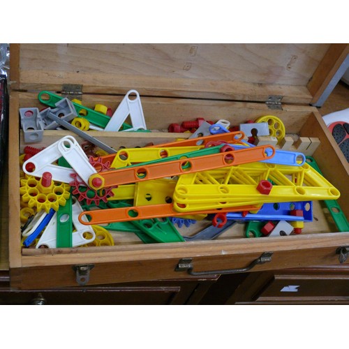 254 - A VINTAGE WOODEN BOX WITH CONTENTS OF TOY ENGINEER CONSTRUCTION SET