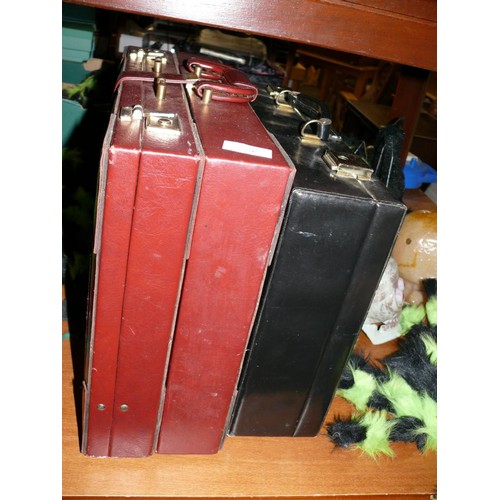 270 - 2 GOOD QUALITY LEATHER BRIEFCASES + A BLACK AND WHITE SUITCASE CONTAINING A SMALLER CREAM CASE & A Q... 