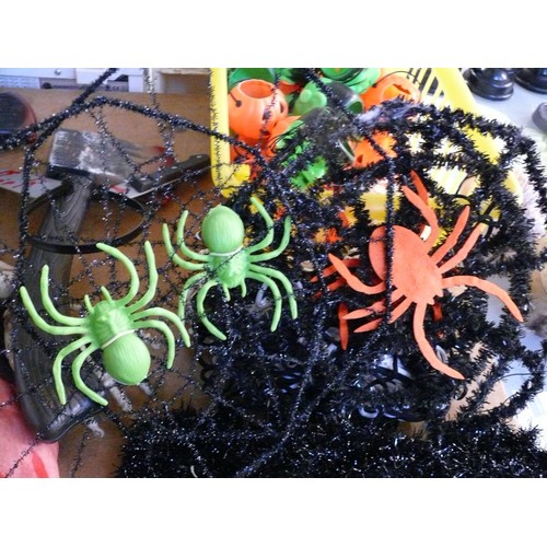 272 - DECORATIVE SPIDERS AND COBWEBS PLUS EYEBALLS AND MINIATURE HALLOWEEN BUCKETS