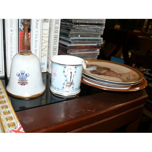 277 - A LARGE COLLECTION OF ROYALTY COMMEMERATIVE WARE MOSTLY FEATURING DIANA TO INCLUDE PLATES, BOOKS, CH... 