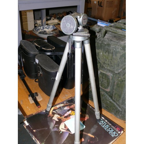 314 - SMALL RETRO TRIPOD. TOPMAN E3.