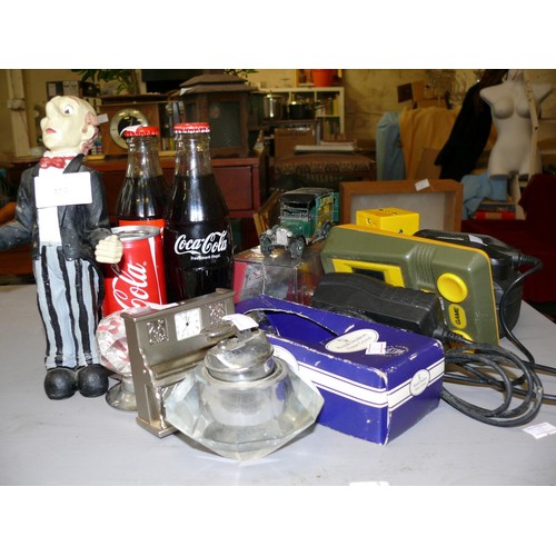 323 - MIXED LOT INC GLASS TABLE LIGHTER, LIMITED EDITION COCA-COLA BOTTLES, 2 X DIE-CAST VEHICLES, QUALCAS... 