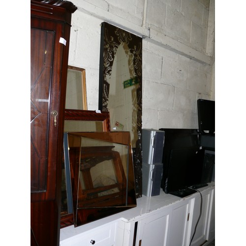 433 - 4 DECORATIVE WALL MIRRORS