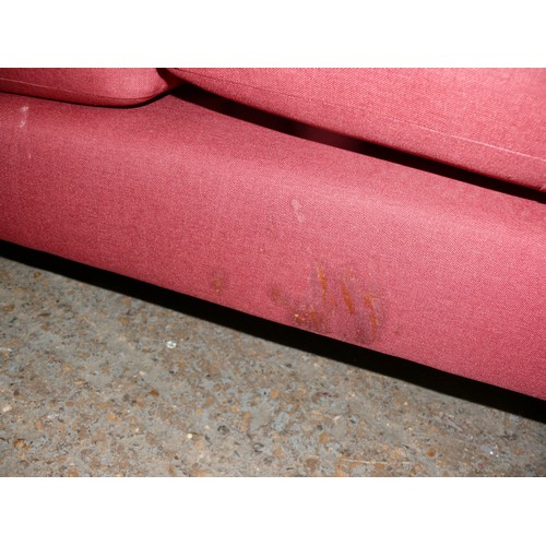 473 - MODERN 2 SEATER  CERISE FARIC UPHOLSTERED SOFA WITH WOODEN LEGS