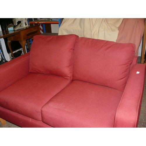 473 - MODERN 2 SEATER  CERISE FARIC UPHOLSTERED SOFA WITH WOODEN LEGS