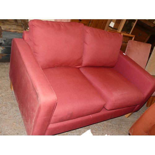 473 - MODERN 2 SEATER  CERISE FARIC UPHOLSTERED SOFA WITH WOODEN LEGS