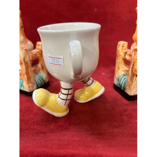 72 - CARLTON WALKING WARE MUG AND A PAIR OF CERAMIC HORSE BOOKENDS