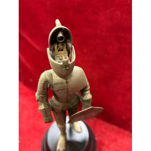 118 - AN UNUSUAL VINTAGE KNIGHT IN ARMOUR MUSICAL CIGARETTE LIGHTER