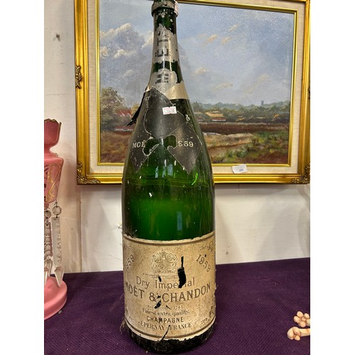 126 - A VERY LARGE VINTAGE CHAMPAGNE BOTTLE - MOET & CHANDON 1959 - 58CM HIGH