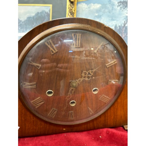 130 - A MAHOGANY CASED MANTLE CLOCK BY ELLIOTT LONDON, 1950'S SMITHS WALNUT CASED MANTLE CLOCK WITH WESTMI... 