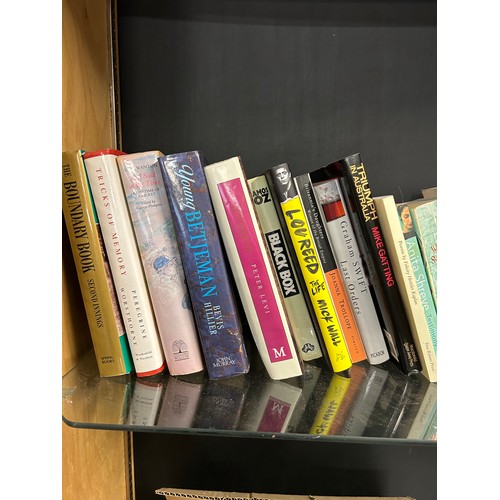 206 - SHELF OF BOOKS MANY BY WELL KNOWN AUTHORS INCLUDING TROLLOPE, A S BYATT, TOM SHARPE, TIM PARKS ETC