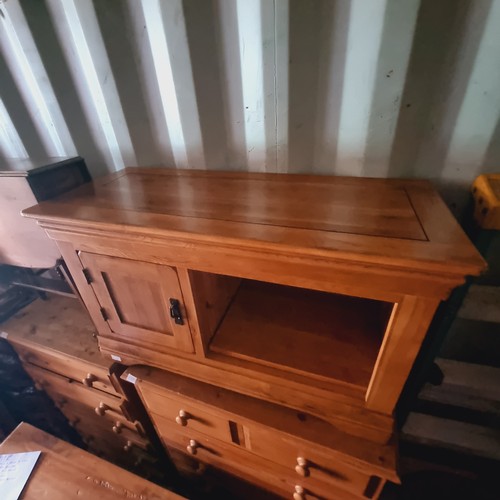 596 - OAK STYLE TV CABINET