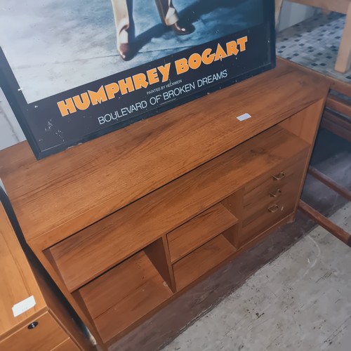 616 - 4 DRAWER TV STAND