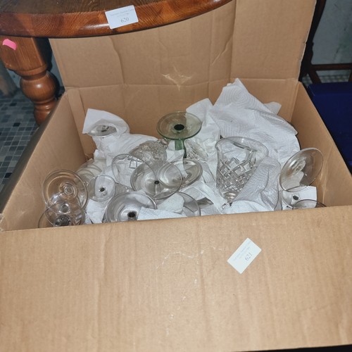 621 - BOX OF MIXED GLASSES