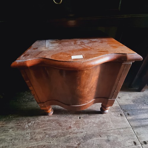 633 - VINTAGE MAHOGANY COMMODE